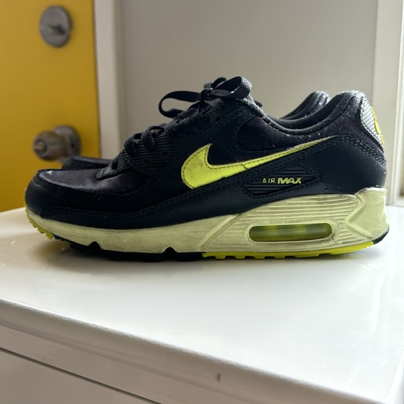 Women’s Nike AirMax, Black/lime green. - Picture 1 of 6
